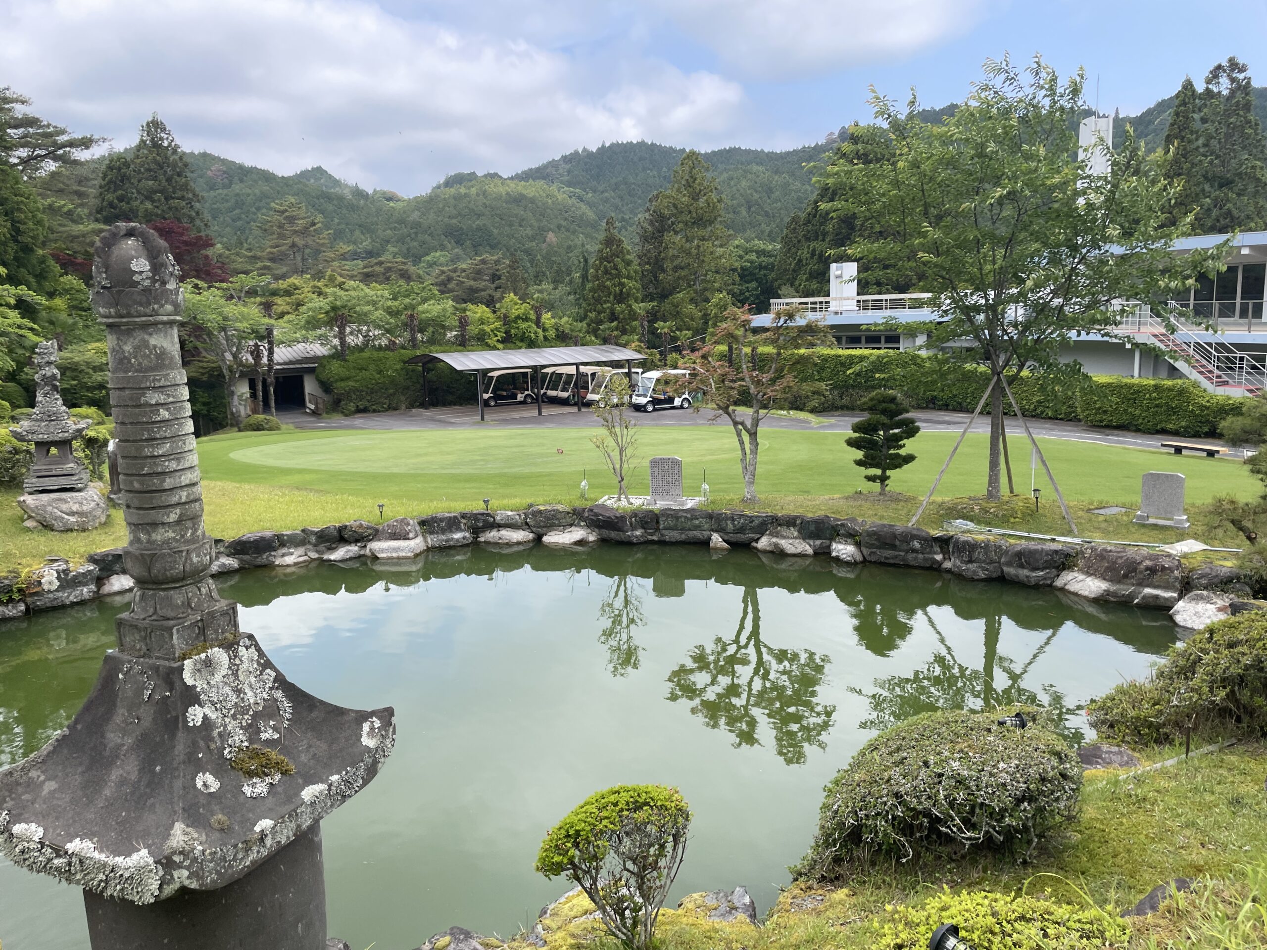 滋賀湖南の緑豊かな甲賀カントリークラブでのゴルフ体験