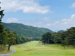 滋賀湖南の緑豊かな甲賀カントリークラブでのゴルフ体験