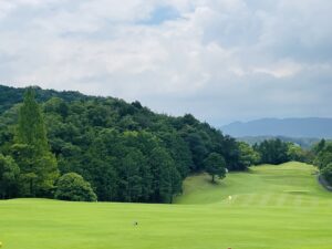 大津カントリークラブ 東コース（南郷・天ヶ瀬 18ホール）「広大な林間コースで贅沢なゴルフライフを堪能」