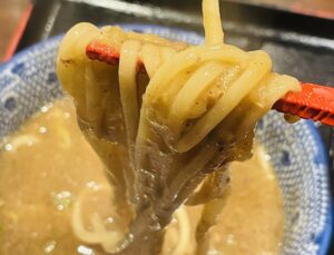 無鉄砲の精神を継ぐ名店「らーめん与七」のつけ麺を堪能！